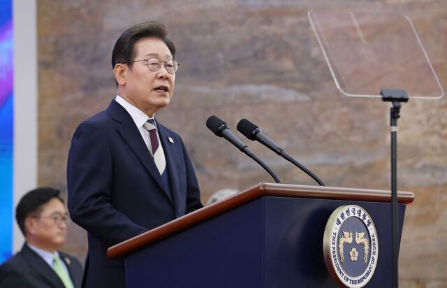 이재명 대통령이 지난 4일 서울 여의도 국회 로텐더홀에서 열린 제21대 대통령 취임 선서식에 참석해 취임사 하고 있다. / 뉴시스