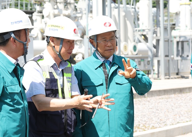 한국전력은 지난 11일 경기북부본부와 연천지사를 시작으로 전국 단위의 최고경영자(CEO) 현장 설명회를 추진한다고 12일 밝혔다. / 한전