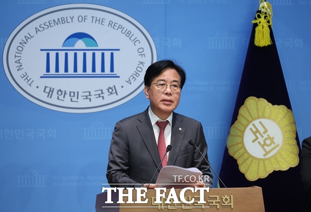 송언석 국민의힘 의원이 12일 서울 여의도 국회 소통관에서 원내대표 선거 출마 기자회견을 하고 있다. /뉴시스