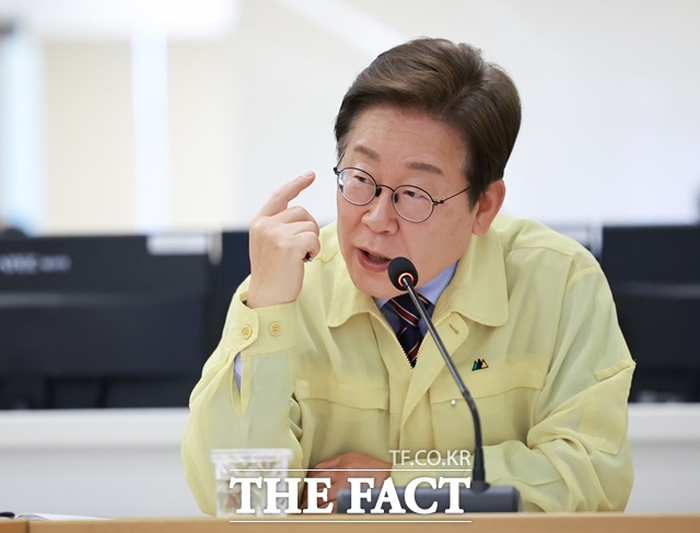 이재명 대통령이 한강 홍수통제소를 시찰하며 안전관리 담당 공무원의 권한 강화를 주문했다. 이 대통령이 12일 서울 서초구 한강홍수통제소에서 열린 수해 대비 현장점검 회의에서 발언하고 있다. /뉴시스