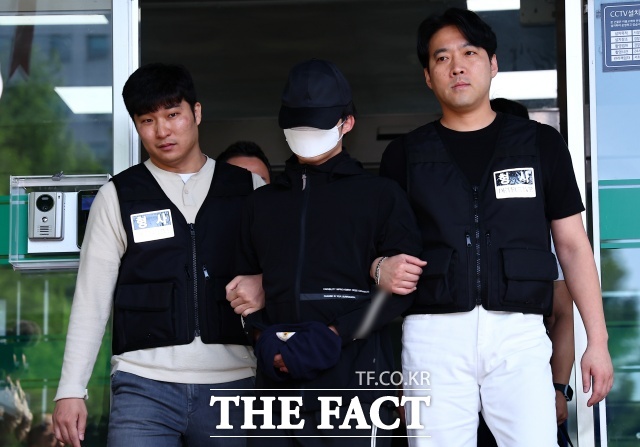 여자 친구를 흉기로 찔러 살해해 1심에서 징역 26년을 선고받은 의대생 최 모 씨가 항소심에서는 30년을 선고받았다./뉴시스