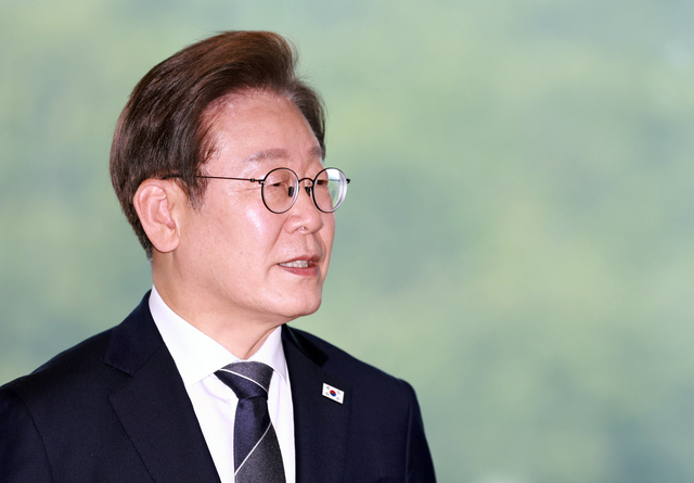 지난 13일 경기도 연천군 25사단 비룡전망대를 방문한 이재명 대통령. / 뉴시스