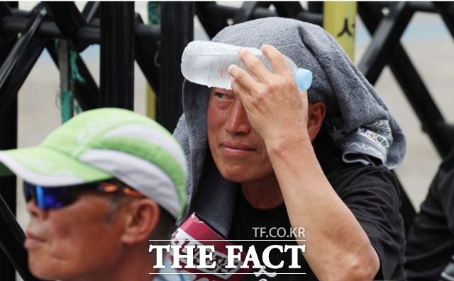 국민과 함께하는 농민의길(농민의길)은 30일 용산 대통령실 앞에서 집회를 열고 송미령을 유임하는 건 이재명 정부가 만들어가겠다는 진짜 대한민국에 농민을 빼고 가겠다는 것과 다르지 않다고 밝혔다. /뉴시스