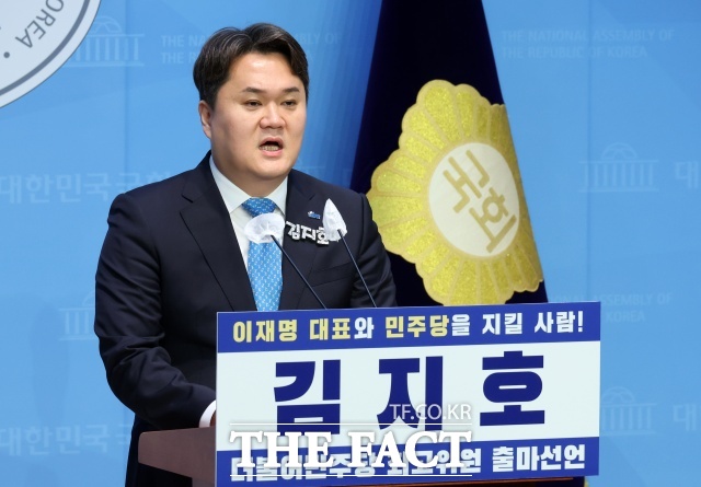 윤석열 사단으로 불리던 검사들이 잇따라 사의를 표명하자 더불어민주당은 추악한 검찰 권력의 몰락을 알리는 신호탄이라고 강하게 비판했다. /뉴시스
