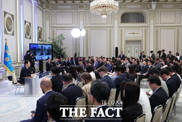 이 대통령의 기자회견은 역대 대통령과 비교해도 이례적으로 빠르다. 윤석열 전 대통령은 취임 100일에, 노무현 전 대통령은 취임 98일, 이명박 전 대통령은 116일 만에 기자회견을 개최했다. /뉴시스