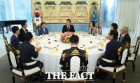 李 대통령-야5당 오찬서 '조국 사면' 건의…李, 즉답 안해