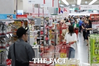  치킨 한 마리 3000원, 즉석밥은 1000원…치솟는 물가에 유통업계 '최저가 전쟁'