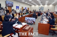  방송 3법, 與 주도 과방위 통과…野 
