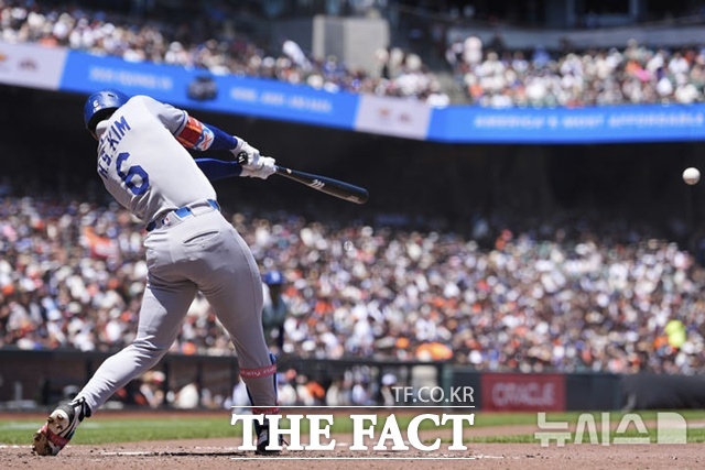 LA 다저스 김혜성이 13일(한국시간) 샌프란시스코전에서 6회초 1타점 좌중간 안타를 때려내고 있다. /샌프란시스코=AP.뉴시스