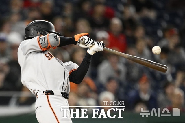 샌프란시스코 이정후는 14일(한국시간) LA 다저스전에서 일본인 투수 야마모토로부터 우익선상 2루타를 뽑아냈다. /뉴시스