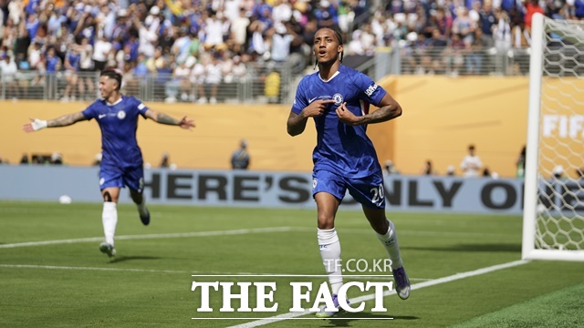 주앙 페드로는 콜 파머의 스루패스를 받아 칩슛으로 추가골을 터뜨리며 PSG의 추격에 찬물을 끼얹었다./이스트 러더퍼드=AP.뉴시스