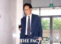 '윤석열 격노 회의' 왕윤종 전 비서관, 특검 출석…묵묵부답