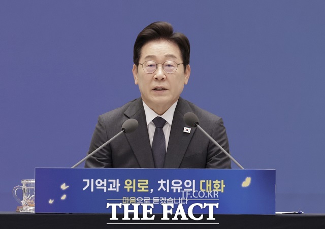 이재명 대통령이 16일 청와대 영빈관에서 열린 기억과 위로, 치유의 대화 사회적 참사 유가족과 간담회에서 발언하고 있다. /뉴시스