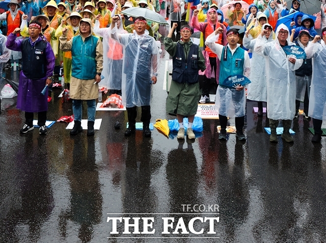 전국민주노동조합총연맹(민주노총)이 노동조합 및 노동관계조정법(노조법) 2·3조 개정 등을 촉구하며 16일 총파업에 돌입했다. /뉴시스