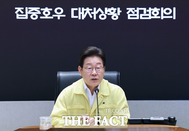 이재명 대통령이 18일 서울 종로구 정부서울청사 중앙재난안전상황실 서울상황센터에서 집중호우 대처상황 점검회의를 열고 발언하고 있다. /뉴시스