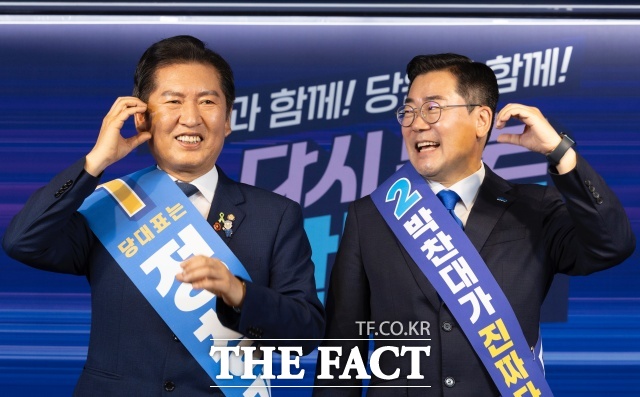 더불어민주당 당대표 경선에 나선 정청래 후보가 첫 경선 지역인 충청권의 권리당원 선거인단 투표에서 62.77%의 득표율로 승리를 거뒀다. /뉴시스