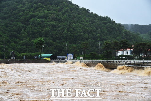 경남 산청군에서 극한 호우에 따른 산사태가 발생해 다수의 인명 피해가 발생한 것으로 나타났다. /뉴시스