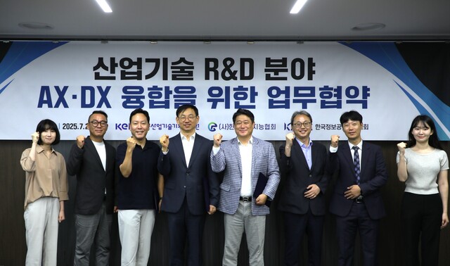 한국산업기술기획평가원은 지난 22일 한국인공지능협회, 한국정보공학기술사회와 함께 데이터 개방 확대를 위한 업무협약을 체결했다고 23일 밝혔다. / KEIT