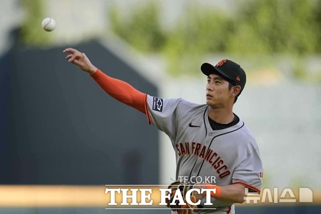 이정후에게 시급한 건 장타력을 회복하는 것이다. 이정후가 23일(한국시간) 애틀랜타전에 앞서 수비 훈련을 하고 있다. /애틀랜타=AP.뉴시스