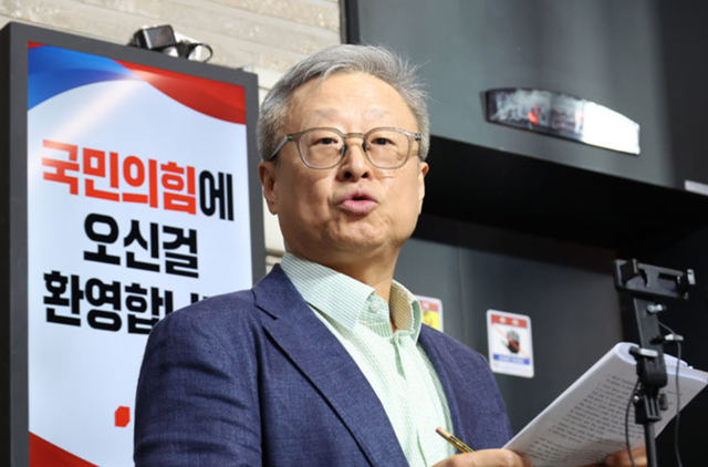 유일준 국민의힘 당무감사위원장이 25일 서울 여의도 국민의힘 당사에서 지난 대선 당시 김문수-한덕수 후보 교체 사태와 관련한 당무감사 결과 브리핑을 하고 있다. /뉴시스