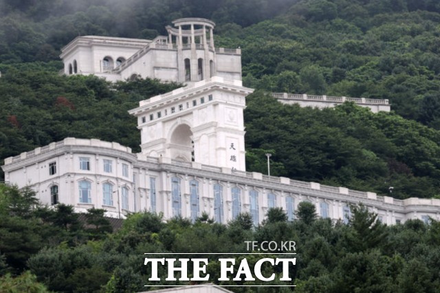 김건희 여사 의혹을 수사하는 민중기 특별검사팀이 통일교 압수수색에 들어간 18일 오후 경기 가평군 통일교 천승전 모습. 2025.07.18./뉴시스