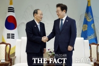  李 대통령, 스가 전 일본 총리 접견…