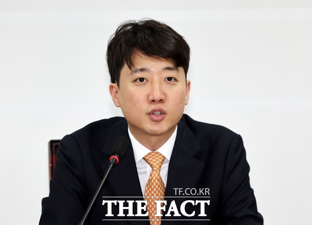 이준석 개혁신당 당대표가 이재명 정부와 더불어민주당을 향해 기업과 국민을 징세 대상으로만 본다며 힐난했다. 이준석 개혁신당 대표가 4일 오전 서울 여의도 국회에서 열린 최고위원회의에서 발언하고 있다. /뉴시스