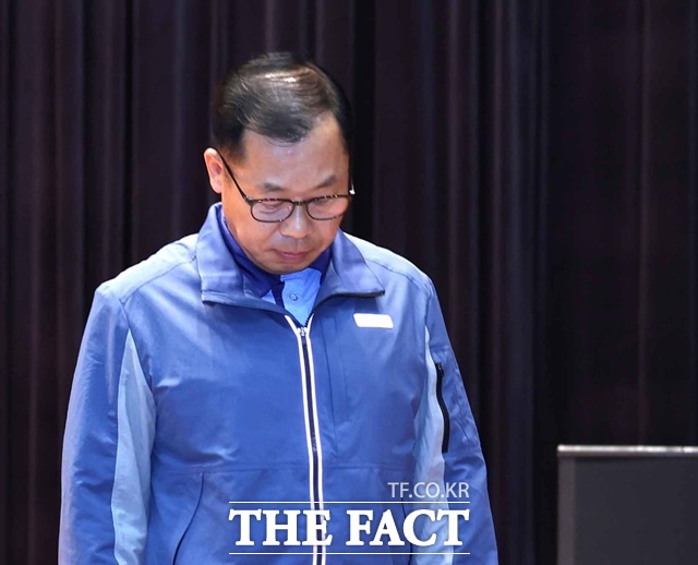 정희민 포스코이앤씨 사장은 지난달 29일 이재명 대통령의 질타를 받고 함양울산고속도로 의령나들목 공사현장 사망사고 관련 기자회견을 열고 공식 사과했다. /뉴시스