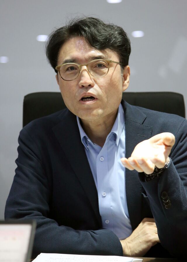 권창준 고용노동부 차관은 13일 정부세종청사에서 간담회를 열고 여러 의견을 수렴해서 9월 중으로 중대산업재해 종합 대책을 만들겠다고 강조했다. / 고용부