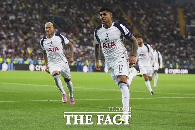 후반 3분 추가골을 기록한 크리스티안 로메로(오른쪽)의 골 세리머니./우디네=AP.뉴시스