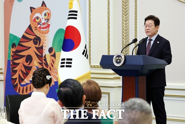 이재명 대통령이 15일 오후 청와대 영빈관에서 개최한 주한 외교단 만찬 행사에서 발언하고 있다. /뉴시스