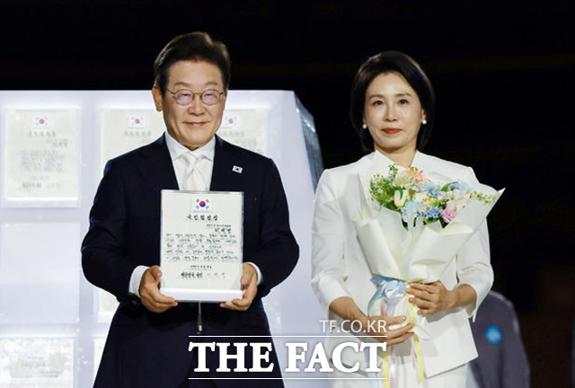 국민의힘은 16일 이재명 대통령이 전날 국민임명식에서 낭독한 국민께 드리는 편지를 겨냥해 국민을 현혹하는 말로 점철된 거짓말의 향연이라고 강하게 비판했다. /뉴시스