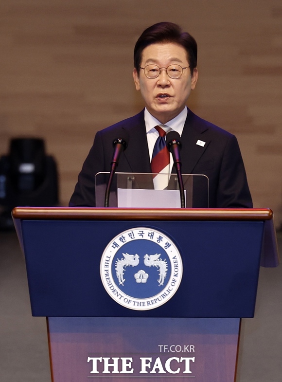 대통령실은 20일 김여정 북한 노동당 부부장의 발언에 대해 정부는 적대와 대결의 시대를 뒤로하고 한반도 평화 공존과 공동 성장의 새 시대를 반드시 열어나갈 것이라는 입장을 내놨다. 이재명 대통령이 15일 오전 서울 종로구 세종문화회관에서 열린 제80주년 광복절 경축식에서 경축사를 하고 있다. /뉴시스