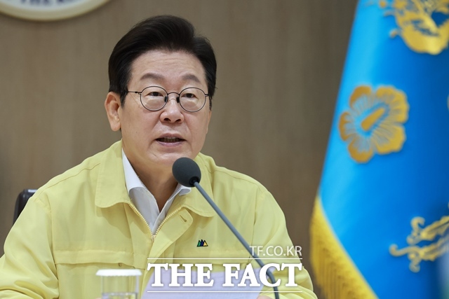 윤석열정부에서 거부권(재의요구권)을 행사했던 양곡관리법, 농수산물 유통 및 가격 안정에 관한 법률(농안법), 방송법 개정안이 국무회의를 통과했다. 이재명 대통령이 18일 오전 용산 대통령실에서 주재한 제1회 을지국무회의에서 발언하고 있다. /뉴시스