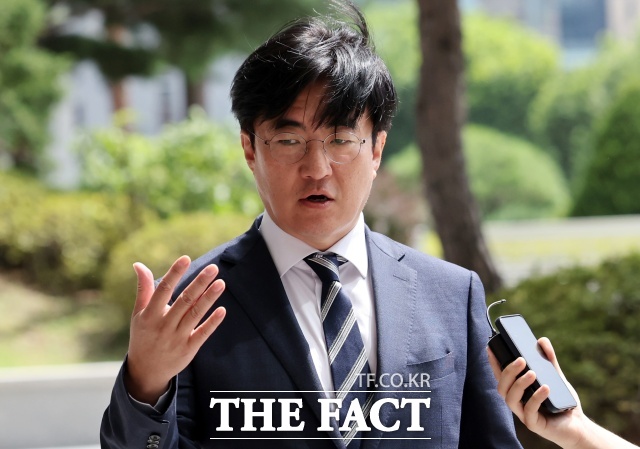 김성회 더불어민주당 의원이 20일 내란 사건을 수사하는 조은석 특별검사팀에 참고인 신분으로 출석했다./뉴시스