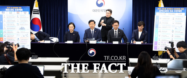 구윤철 경제부총리 겸 기획재정부 장관이 22일 오후 서울 종로구 정부서울청사에서 새정부 경제성장전략 관계부처 합동 브리핑을 하고 있다. /뉴시스