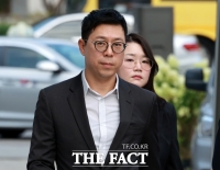  '집사 게이트' 사모펀드 대표 특검 출석…투자 경위 추적
