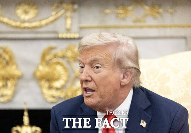 미국 여행객들이 신청하는 무비자입국 전자여행허가(ESTA) 수수료가 두 배 가까이 오른다. 사진은 도널드 트럼프 미국 대통령이 지난달 25일(현지시간) 미국 워싱턴DC 백악관에서 한미 정상회담을 하고 있다. /워싱턴=뉴시스