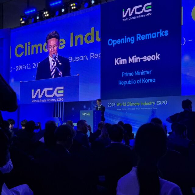 김민석 국무총리가 27일 부산 벡스코에서 개막한 ‘2025 기후산업국제박람회’에 참여해 개회사를 하고 있다. / 정다운 기자