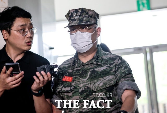 채상병 사건 외압 의혹을 수사하는 이명현 특별검사팀이 1일 실종자 수색 당시 현장 지휘관이었던 최진규 전 해병대1사단 포병여단 포11대대장(중령)을 조사하고 있다. 최 전 대대장이 지난달 25일 서울 서초구 순직 해병특검에 조사를 받기 위해 출석하고 있다./뉴시스