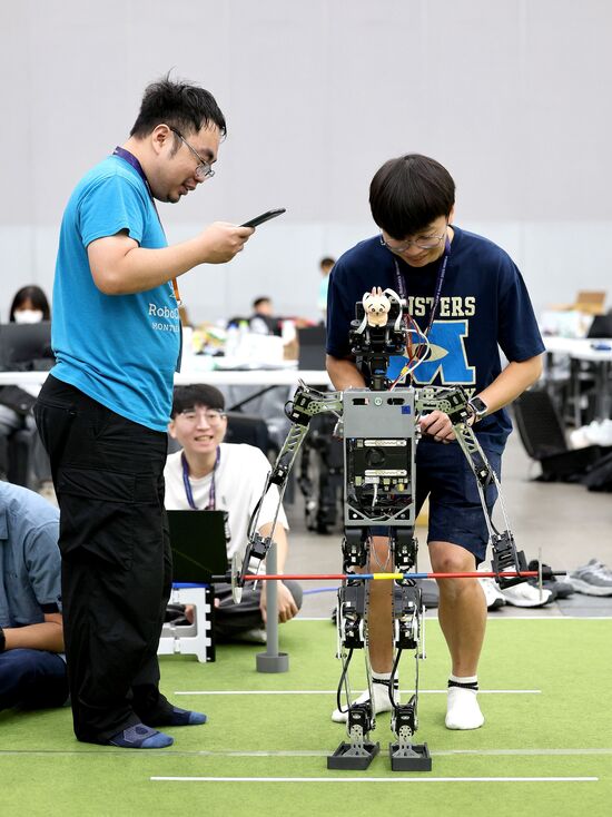 산업통상자원부는 1일 2026년 예산안을 올해 대비 21.4%(2조444억원↑·2025년 11조4336억원) 증가한 13조8778억원으로 편성했다. 사진은 지난달 11일 대구 북구 엑스코에서 열린 ‘제30회 FIRA 로보월드컵 . / 뉴시스