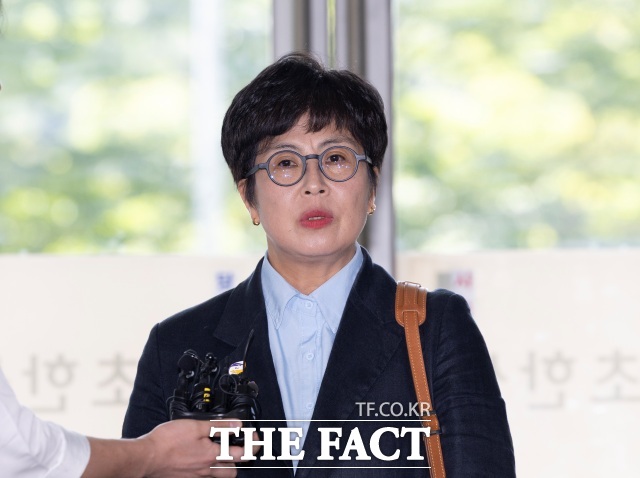 박진 전 국가인권위원회 사무총장이 2일 서울 서초구 채상병 사고 외압 의혹을 수사하는 이명현 특별검사팀 사무실에 참고인 조사를 받기 위해 출석하고 있다./뉴시스