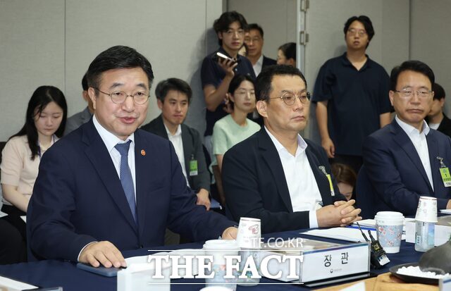 윤호중 행정안전부 장관이 2일 서울 여의도 국회에서 열린 행정안전부-행정안전위원회 당정협의에서 발언하고 있다. /뉴시스