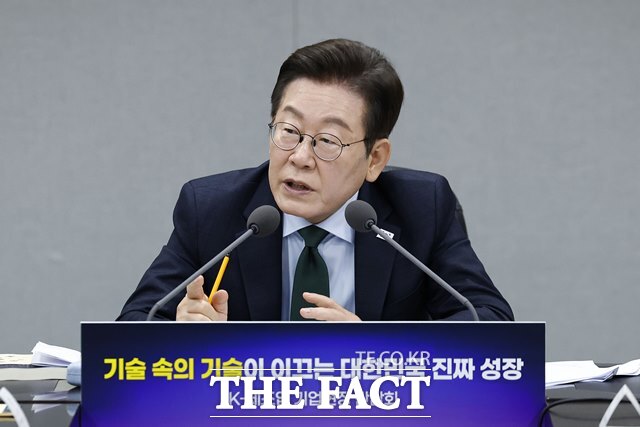 이재명 대통령이 3일 오전 경기도 안산시에 위치한 새솔다이아몬드공업에서 열린 K-제조업 기업현장 간담회에서 발언하고 있다. /뉴시스