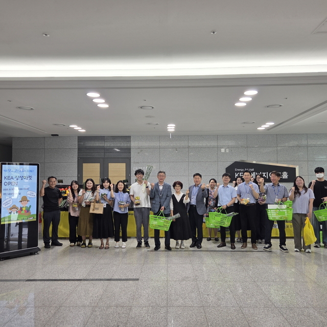 한국에너지공단은 3일 울산 공단 본사 로비에서 울산 학성새벽시장과 함께하는 ‘상생마켓’을 개장했다. / 에너지공단