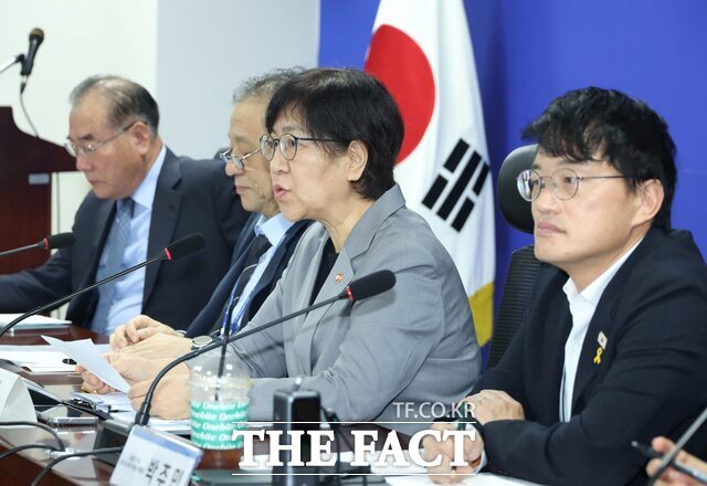 정은경 보건복지부 장관이 4일 서울 여의도 국회 의원회관에서 열린 보건복지 당·정·대 협의에서 인사말을 하고 있다./뉴시스