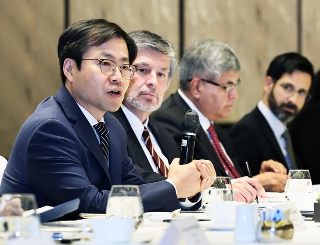산업통상자원부는 여한구 통상교섭본부장이 포항시와 경주시를 방문해 APEC 계기로 열리는 경제인 행상 현장 상황을 종합 점검했다고 4일 밝혔다. 사진은 지난 3일 서울 종로구 포시즌스호텔에서 열린 주한중남미대사단 간담회에 참석해 발언하고 있는 여 본부장. / 산업부