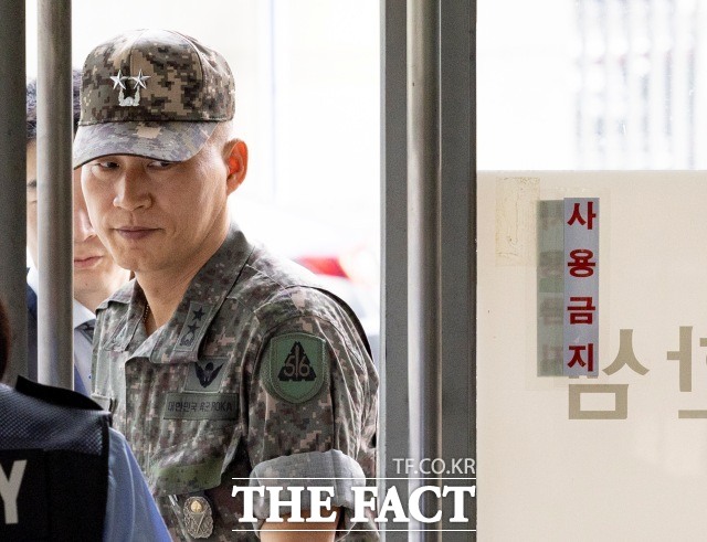 채상병 사건 외압 의혹을 수사하는 이명현 특별검사팀이 박진희 전 국방부 장관 군사보좌관(소장)을 피의자로 입건했다. 박 전 보좌관이 지난 7월 30일 서울 서초구 순직해병 특검 사무실에 참고인 신분으로 출석하고 있다./뉴시스