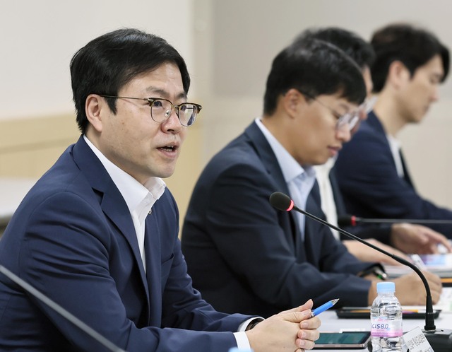 산업통상자원부는 서울 대한상공회의소에서 제50차 통상추진위원회를 개최하고, 관계부처와 한미 관세합의 관련 향후 협의 진행 계획 등을 논의했다고 8일 밝혔다. 사진은 지난 5일 열린 구미국가산단 내(內) 수출기업 현장간담회에 참여한 여한구 산업부 통상본부장. / 뉴시스