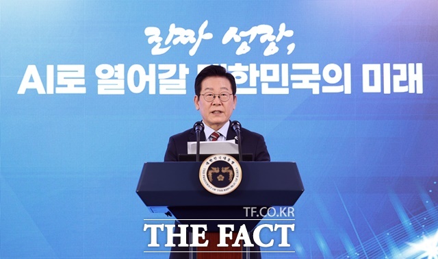 이재명 대통령이 8일 서울 중구 서울스퀘어에서 열린 대한민국, AI로 날다 국가인공지능(AI) 전략위원회 출범식에서 발언하고 있다./뉴시스